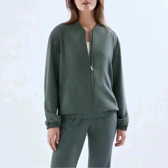 NWT Aritzia Babaton Jacket - Picture 2 of 7